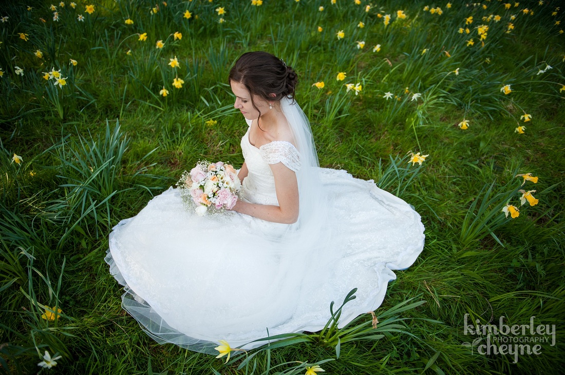 Kimberley Cheyne Photography, Wedding Photography, Bride, Wedding Dress, Flowers
